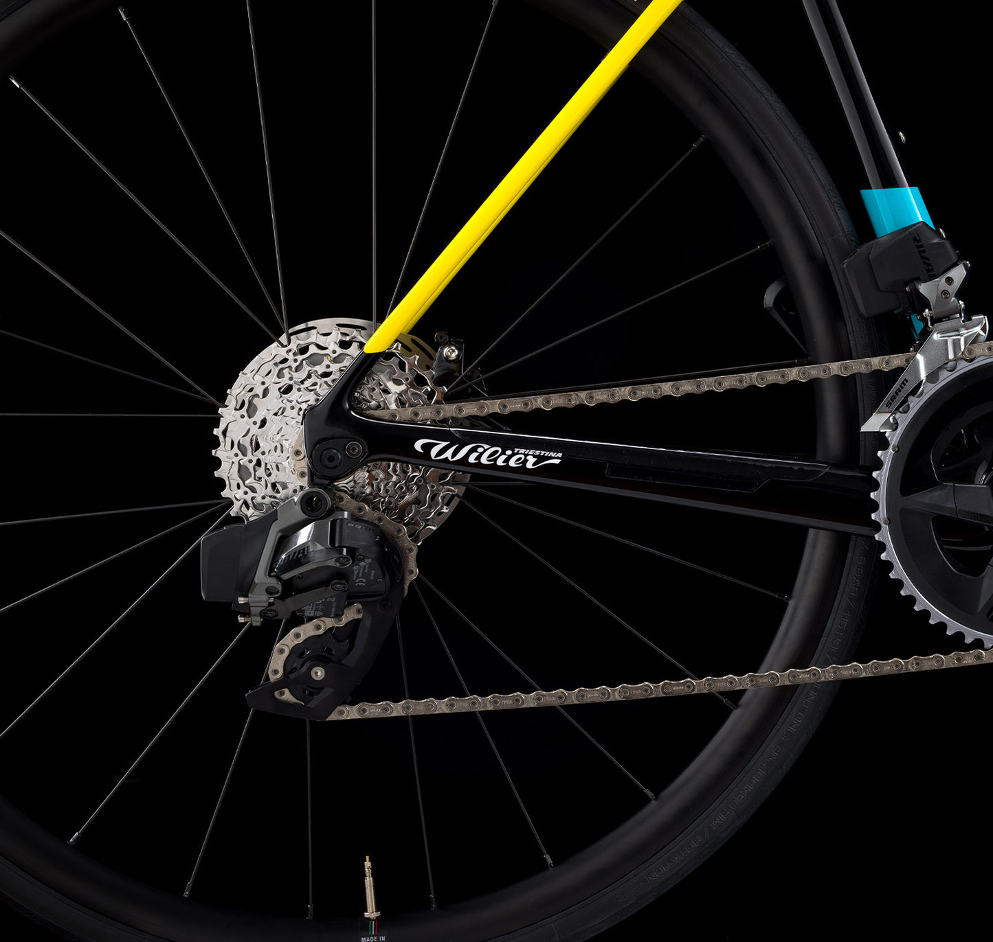 Willier Garda Astana Blau Shimano 105 Di2 Carbon Laufräder